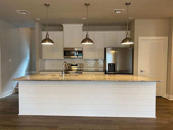 2nd image of 110 Richards St #B