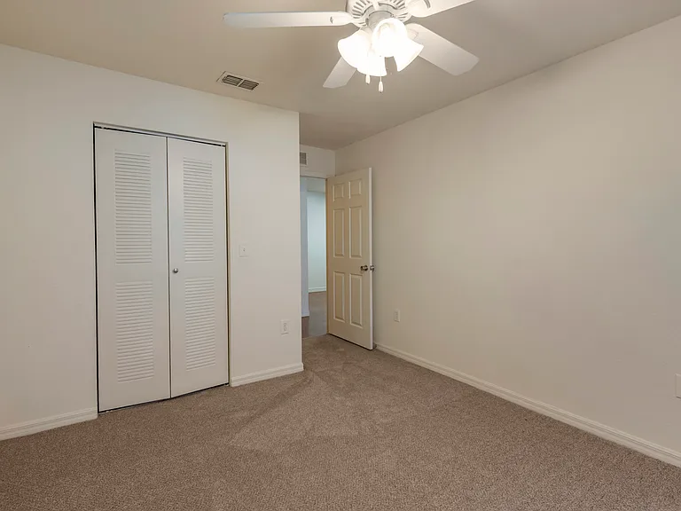 Wexford Apartments — Photo 15