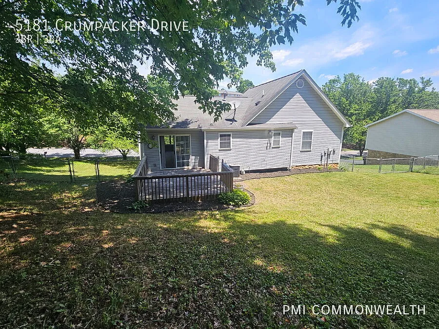 3 Bed / 2.5 Bath Single Family (Available Now) — Photo 2