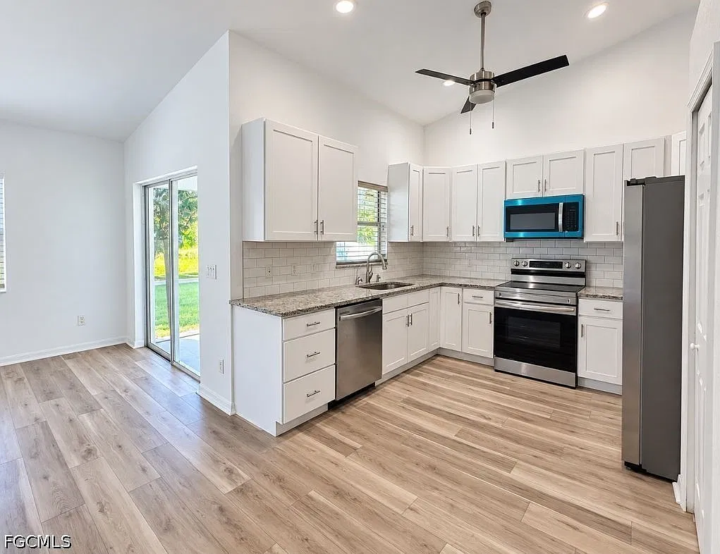 3 bed, 2.0 bath, 1498 sqft, $2,200 — Photo 4