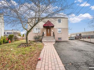 10 Charles Ct, Lodi, NJ 07644