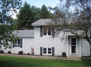 W312S8939 Moccasin Trl, Mukwonago, WI 53149