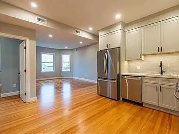 (undisclosed Address), Dorchester, MA 02125