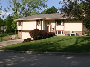 1607 Victoria Dr, Plattsmouth, NE 68048