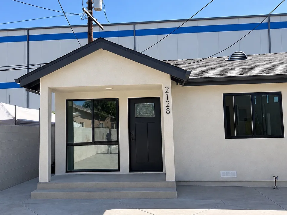 2128 Zoe Ave
