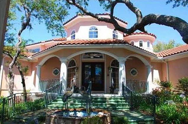 1st image of 6628 Calle De Laurel