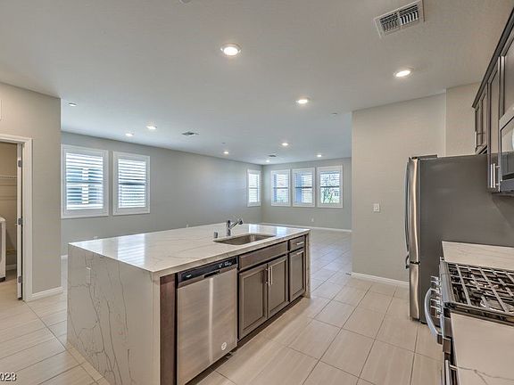 3rd image of 506 Mahogany Ridge St