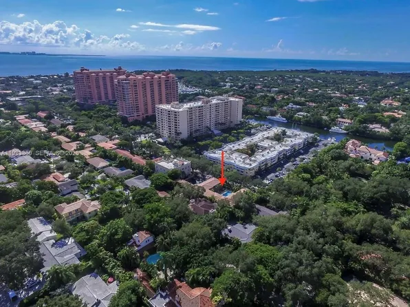 125 Edgewater Dr APT 1, Coral Gables, FL 33133