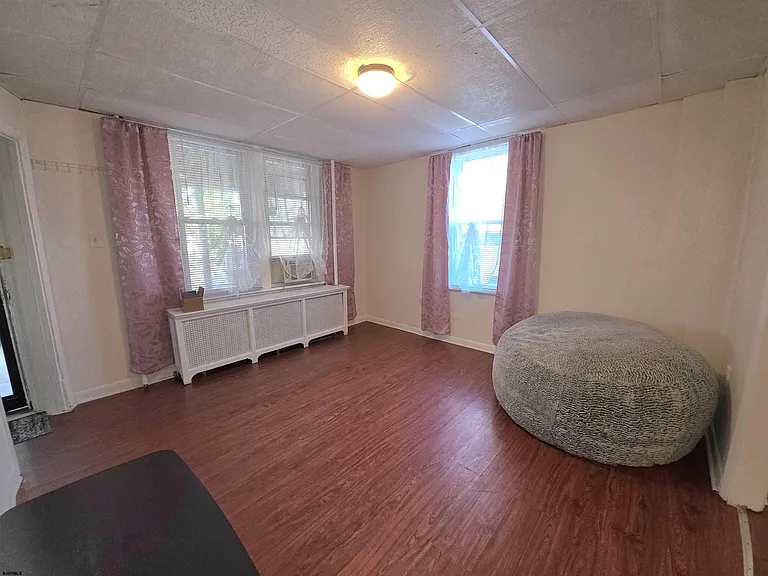 604 N Indiana Ave — Photo 5
