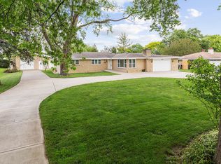 8040 Tennessee Ave, Willowbrook, IL