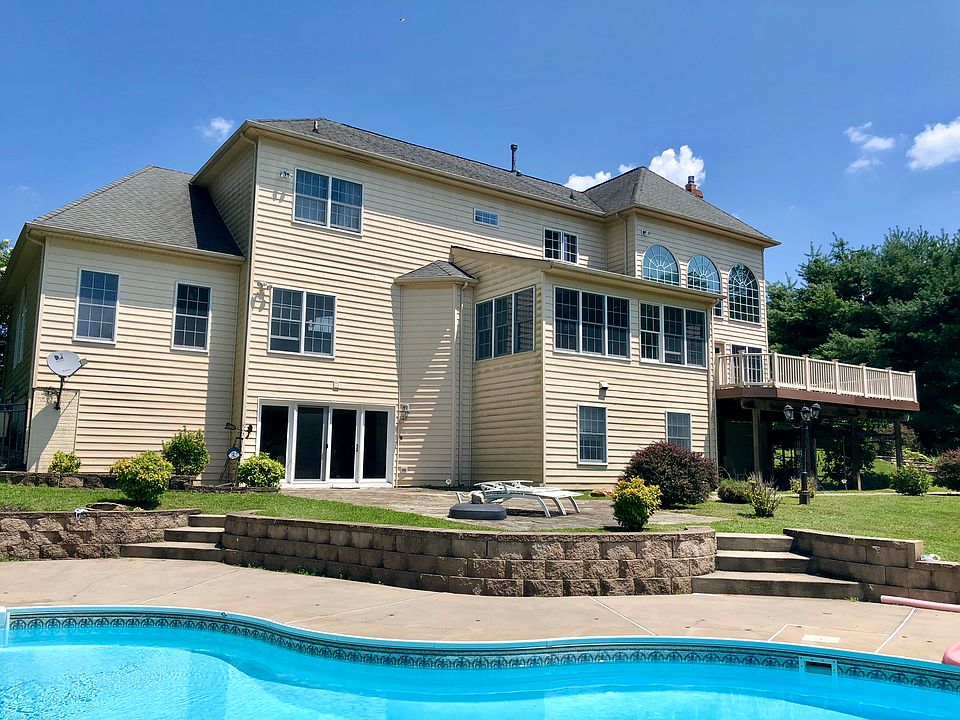 2nd image of 14838 Hunting Way