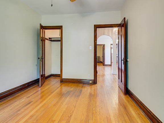 3rd image of 3332 N Claremont Ave #3