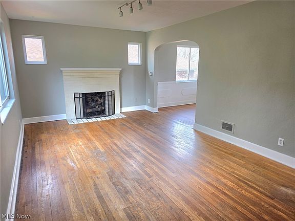 3rd image of 1018 Jackson Ave