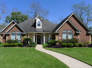 401 Williamsburg Ave, Clute, TX 77531