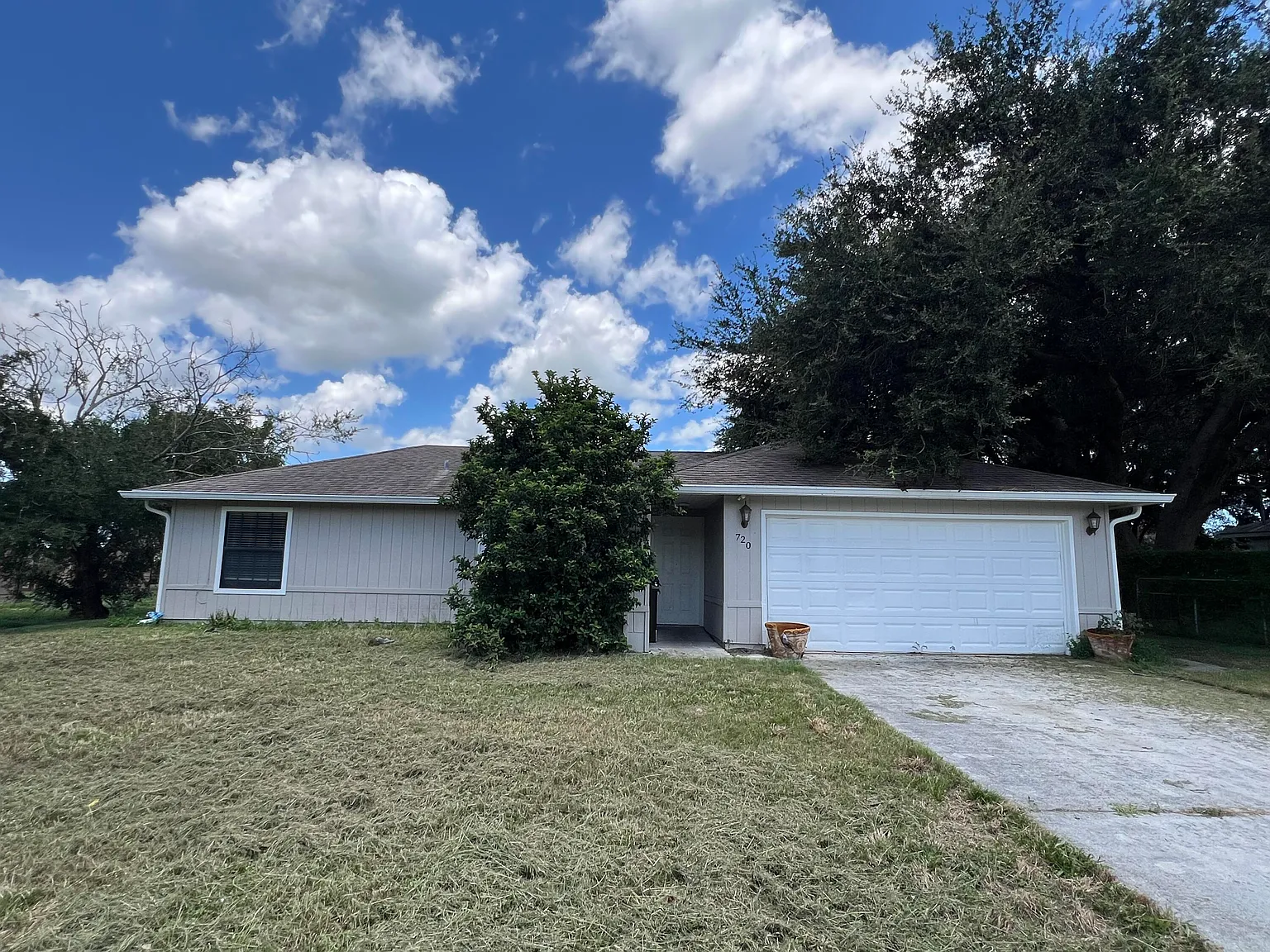 3 bed, 2.0 bath, 1056 sqft, $2,000 — Photo 1