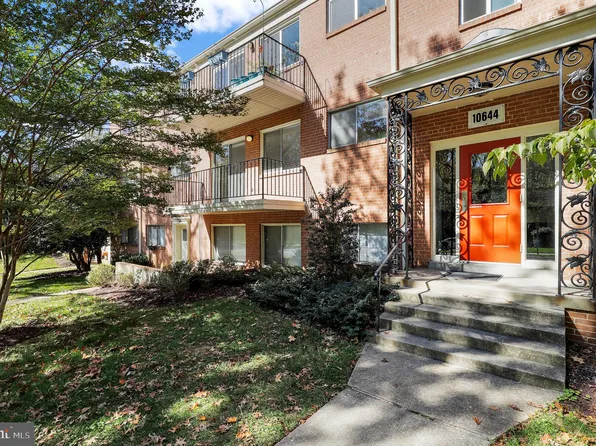 10644 Weymouth St APT 101, Bethesda, MD 20814