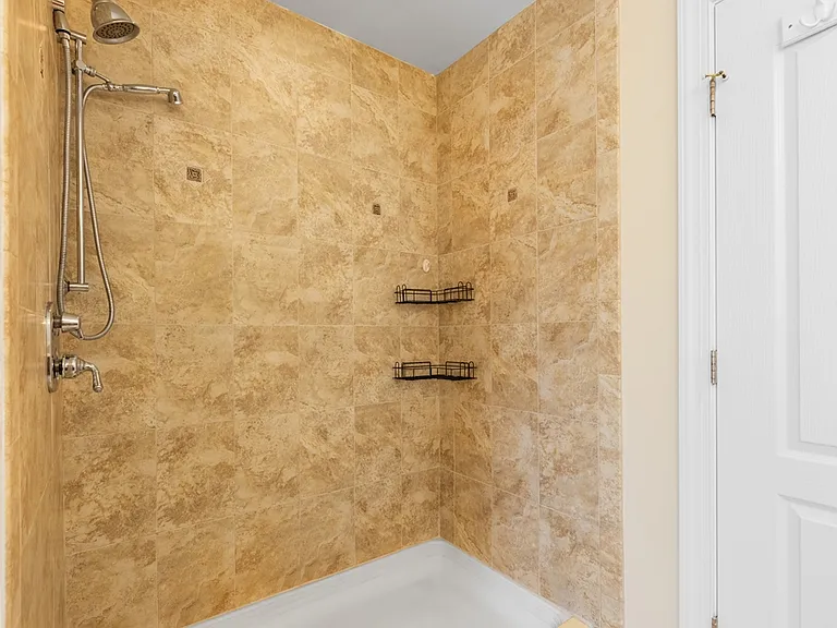 Primary Bathroom - Upper Level