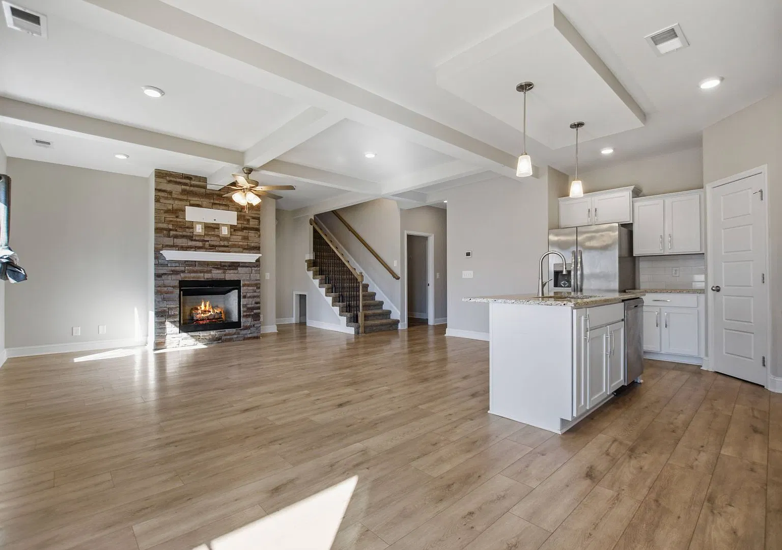 Pet Friendly Three Bedroom with Bonus! — Photo 4