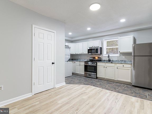 4th image of 4595 Livingston Rd #4