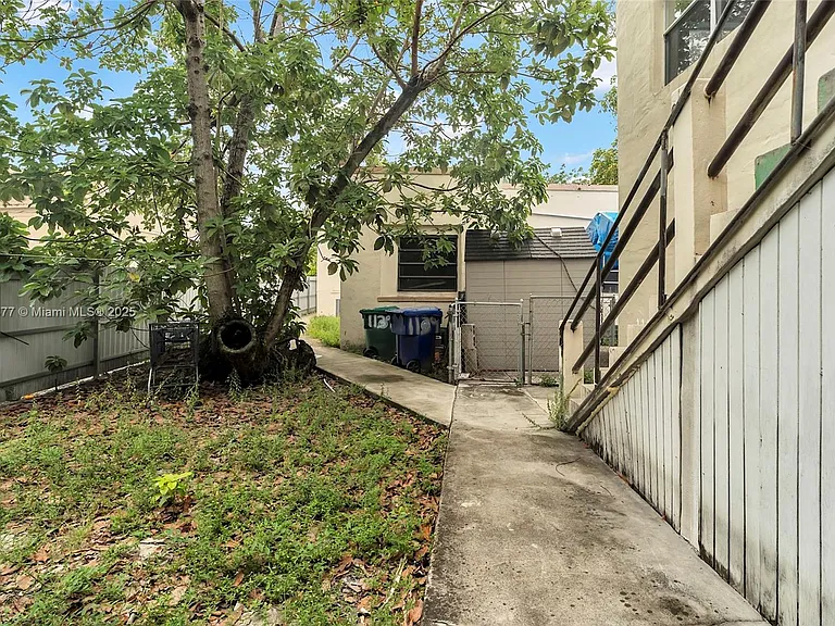 1137 NW 29th Ter #1130 — Photo 6