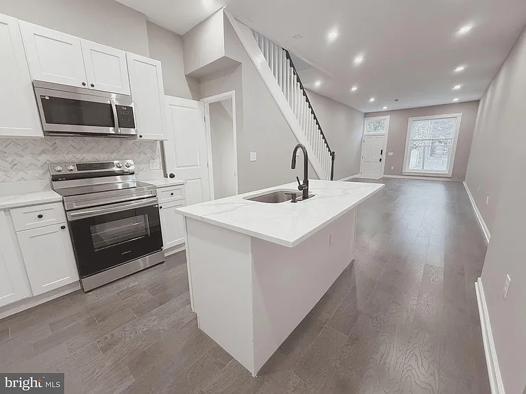 715 N Patterson Park Ave — Photo 5