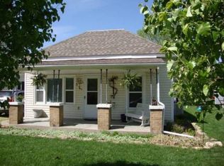 214 Cedar St, Perry, KS 66073