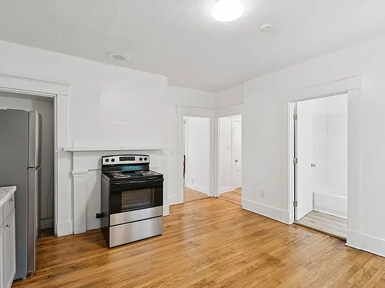 1099 Washington St — Photo 18