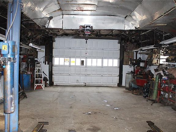 2nd image of 219 Race St