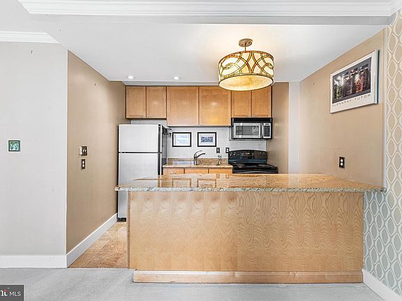 5th image of 1919 Chestnut St #2023-24