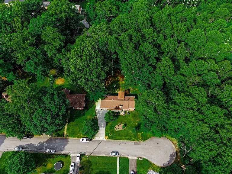 2059 Overbrook Rd showing cut-de-sac and Blackwater Creek Preserve