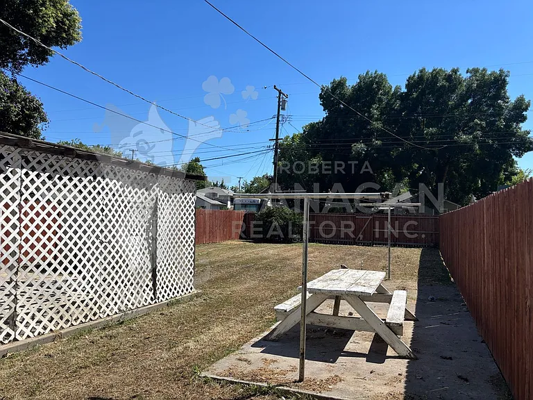 820 W 23rd St — Photo 13