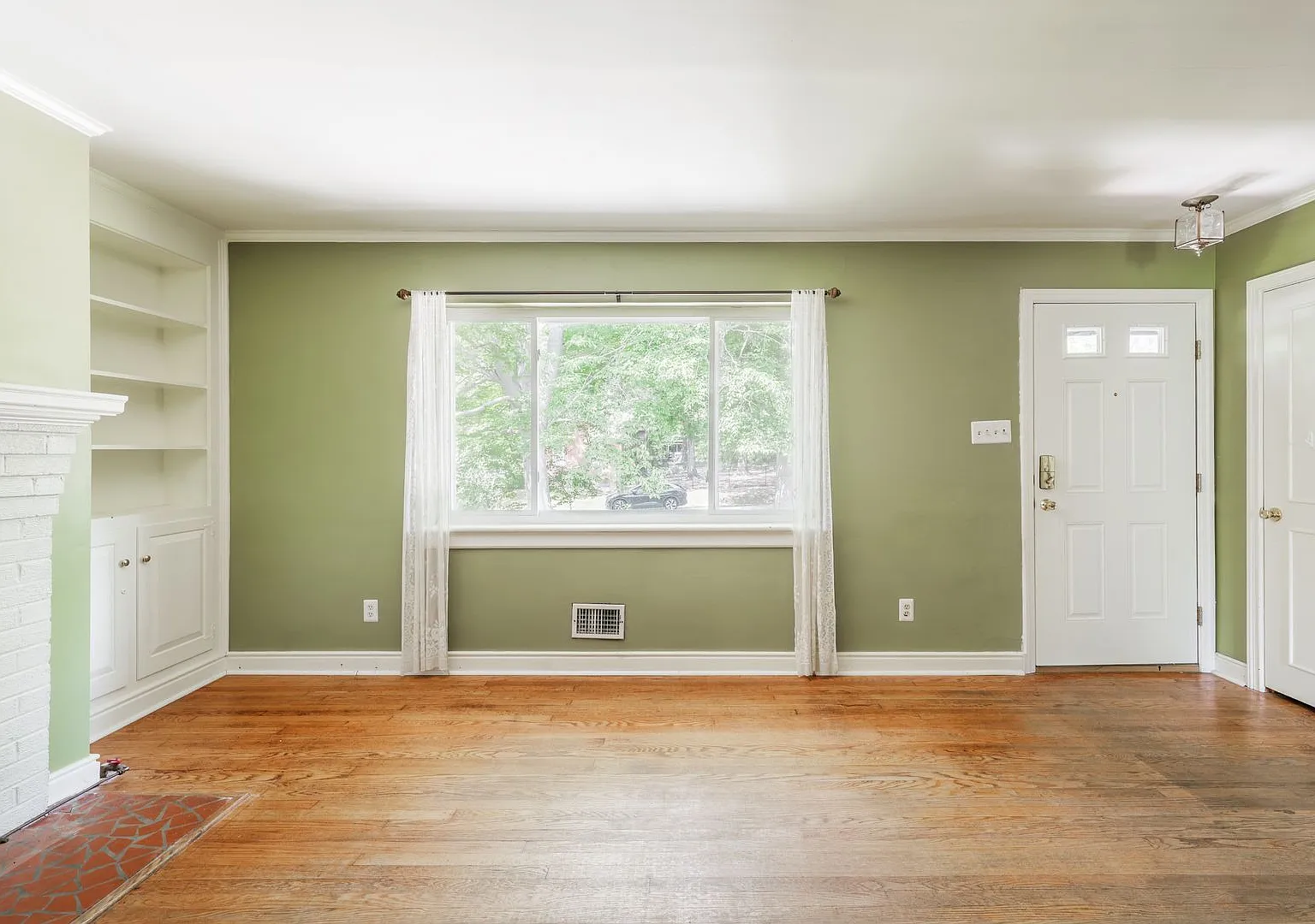 Amazing GEM in Bon Air for Rent! — Photo 4