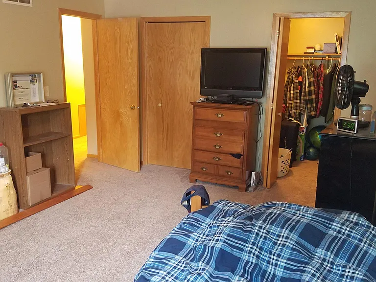 large master with 2 closets one is a walk in