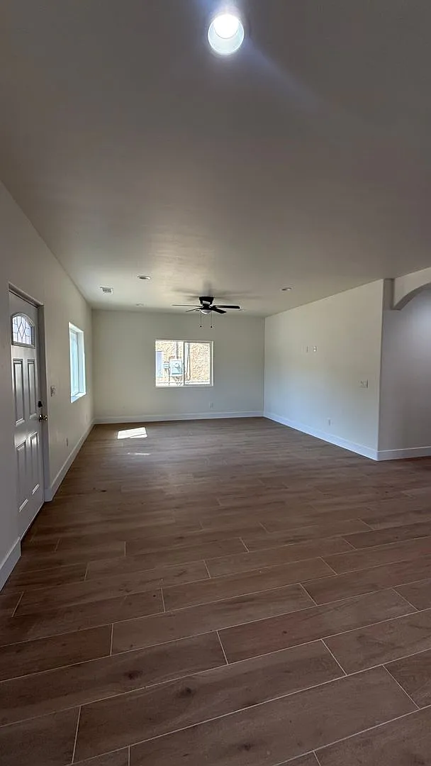 Beautiful Lindsay Home Available Now! — Photo 2