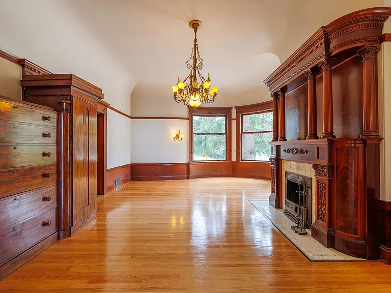 2398 Broadway St — Photo 44