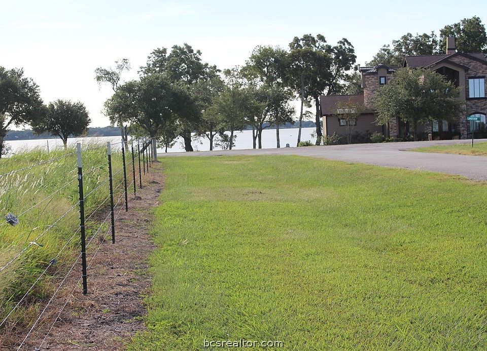 1st image of 28 Lakeview Ln
