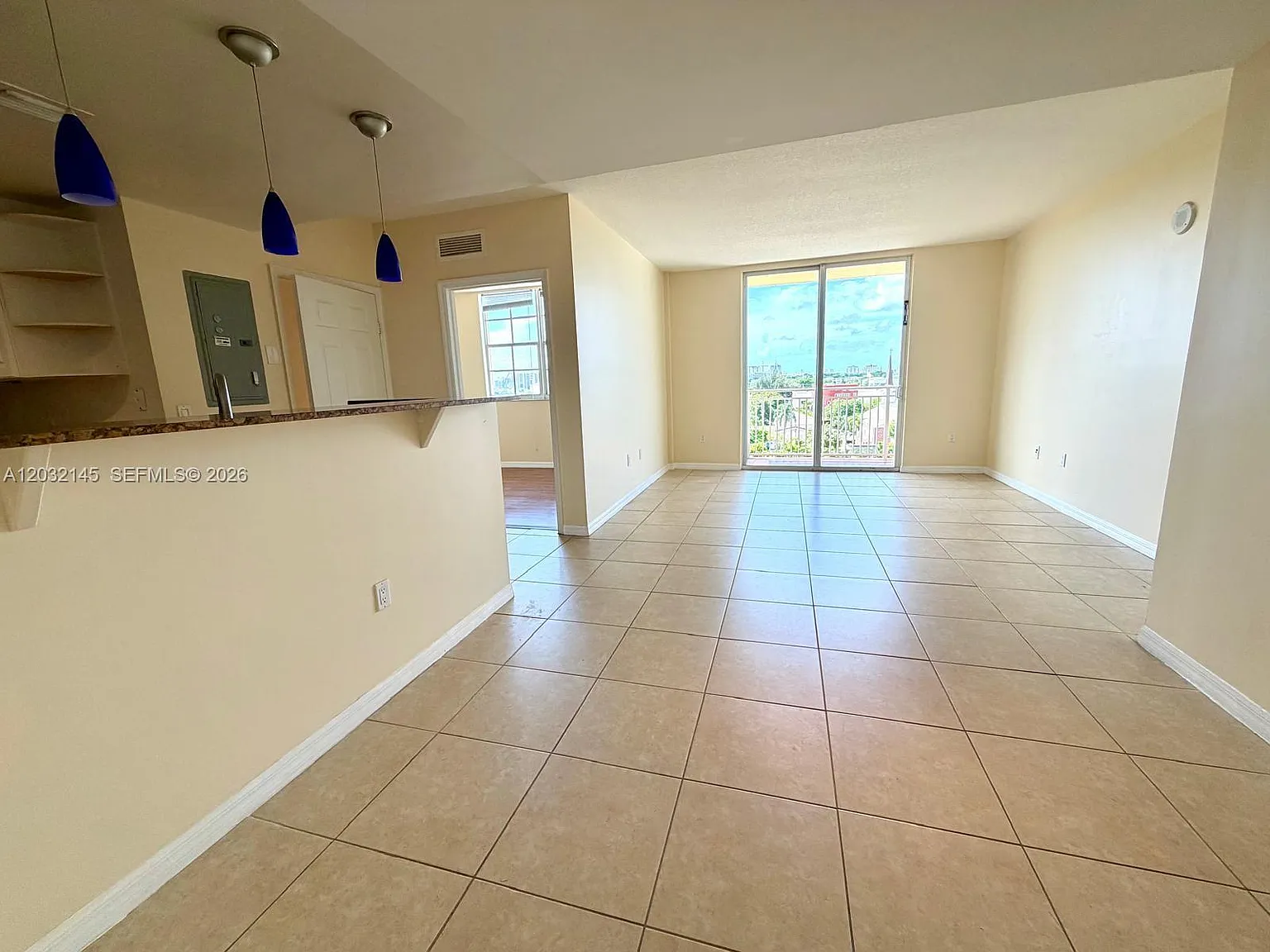 2 bed, 920 sqft, $2,700 — Photo 3
