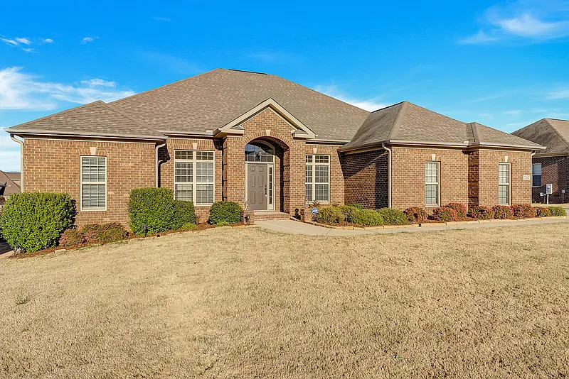 4 bed, 3.0 bath, 2868 sqft, $2,600 — Photo 1