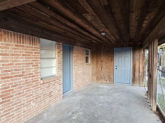 3rd image of 217 Fireside Village Dr