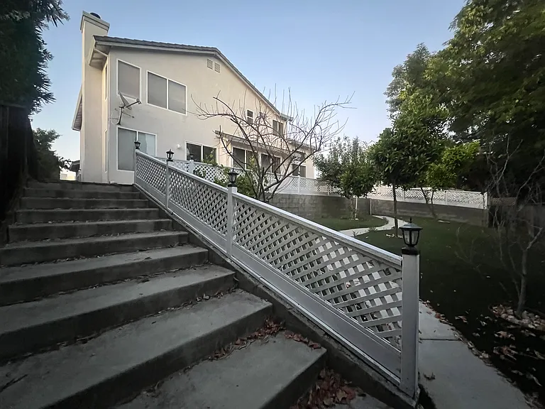 901 Hillock Ct — Photo 31