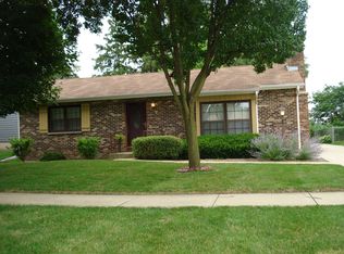 510 Birchwood Dr, North Aurora, IL 60542