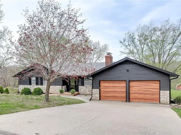 4 Redbird Dr, Agency, MO 64401