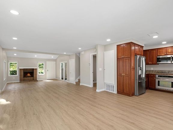 4th image of 10722 Esmeraldas Dr
