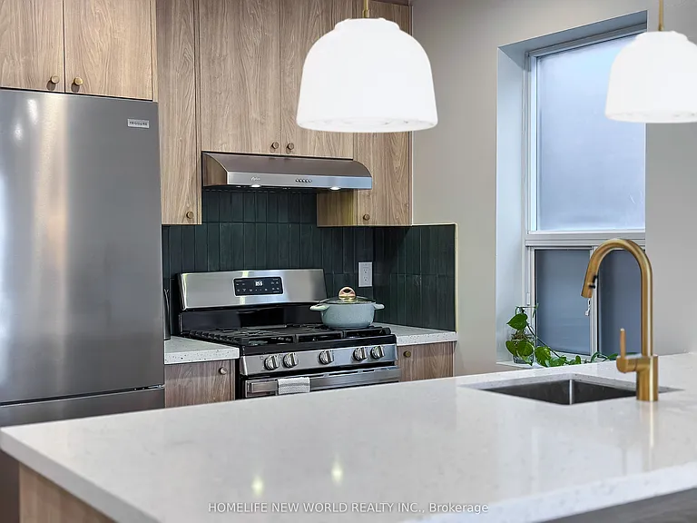 27 Marigold Ave #UPPER — Photo 2