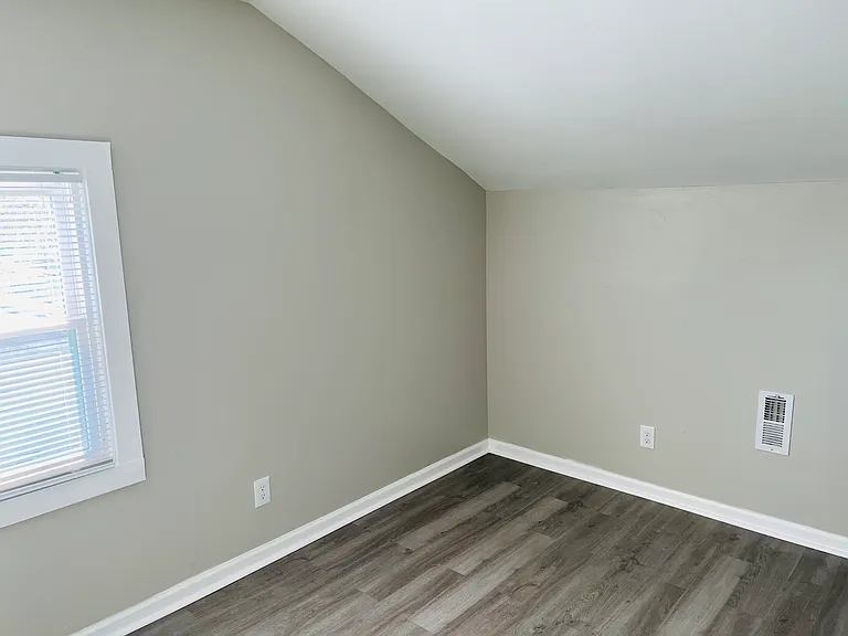 326 S 43rd St — Photo 22