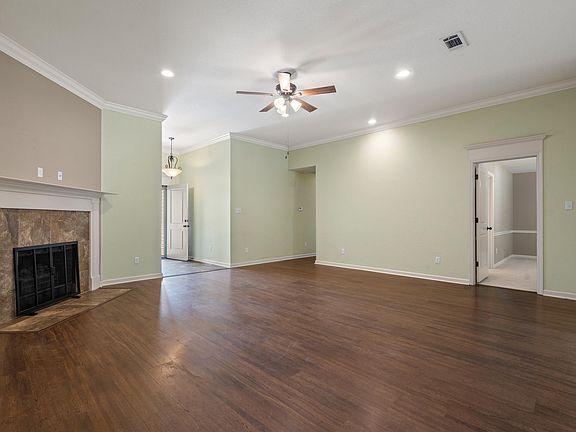 3rd image of 137 Cambridge Dr