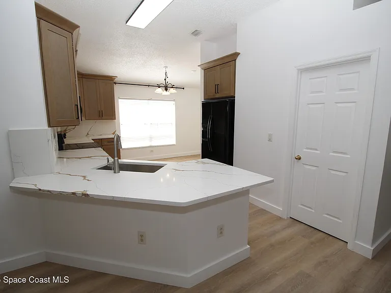 2440 Bridgeport Cir — Photo 4