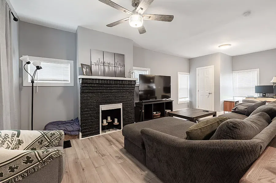 3 bed, 1225 sqft, $1,850 — Photo 2