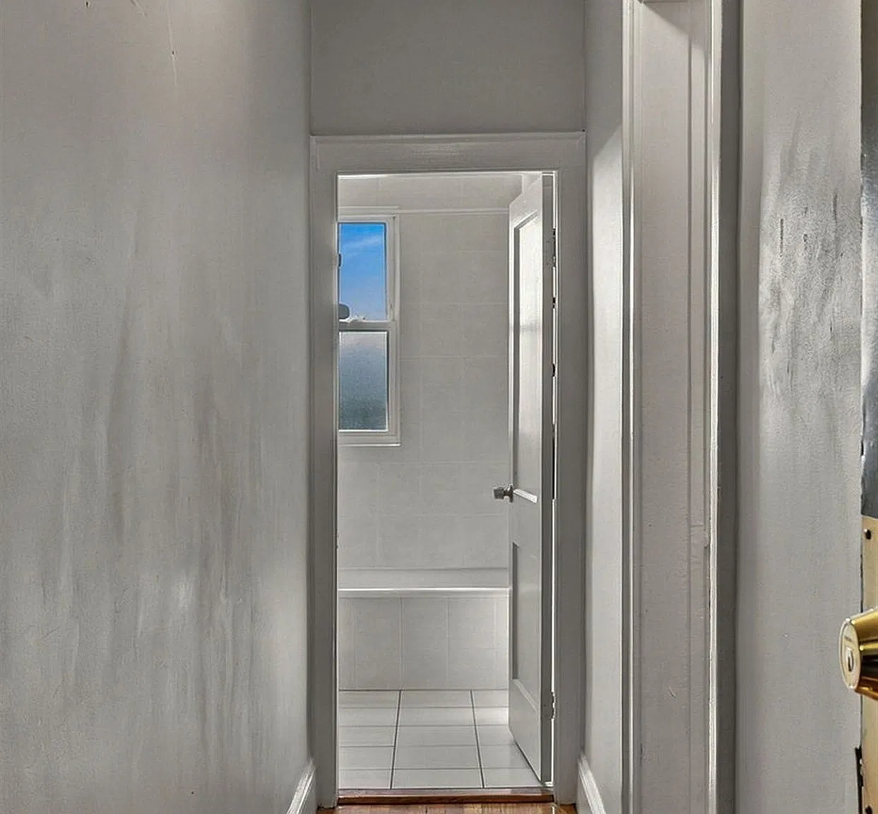 Studio, 400 sqft, $2,500 — Photo 2