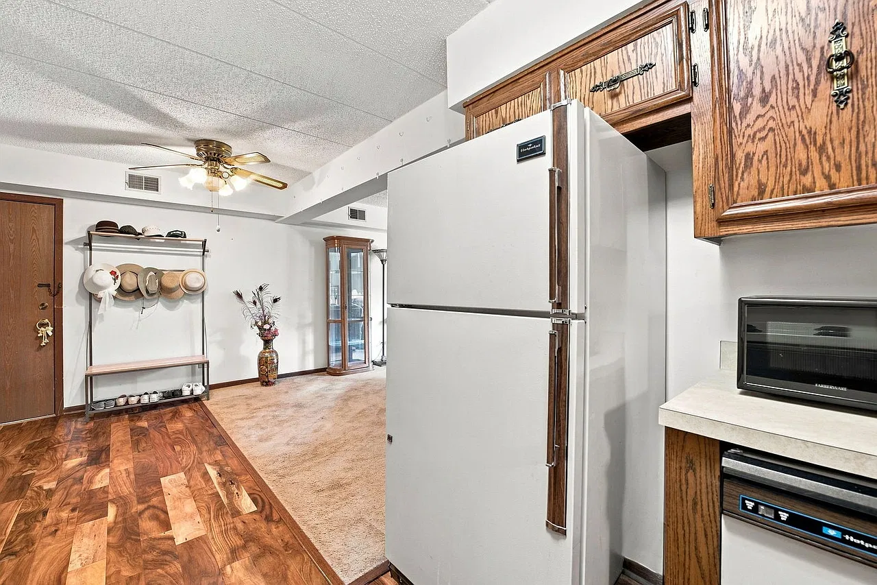 2 bed, 1018 sqft, $2,000 — Photo 4